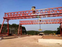 海南门机厂家 不同跨度的龙门吊支撑结构不同